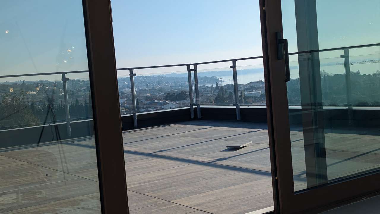 Bardolino Neubau Luxus 3-ZI-Penthouse (App.6) Dachterrasse Blick Gardasee, Solar, Fahrstuhl, Garage,