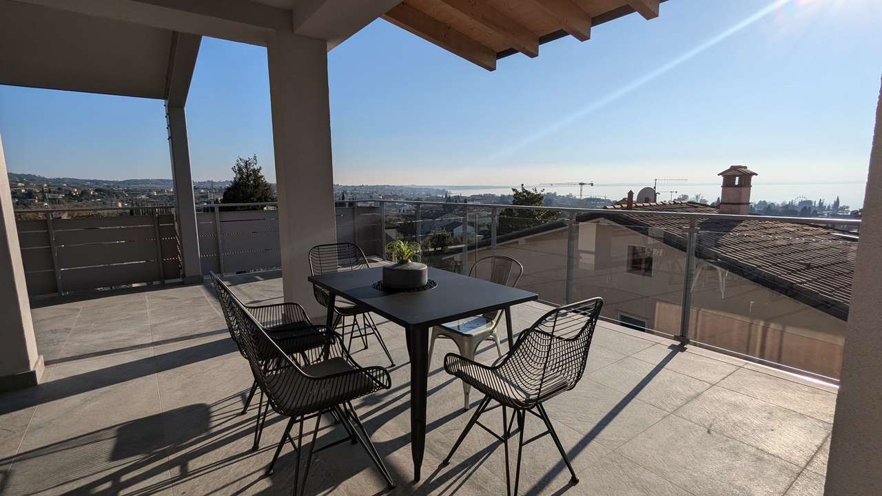 Bardolino Neubau Luxus 3-ZI-Penthouse (App.6) Dachterrasse Blick Gardasee, Solar, Fahrstuhl, Garage,
