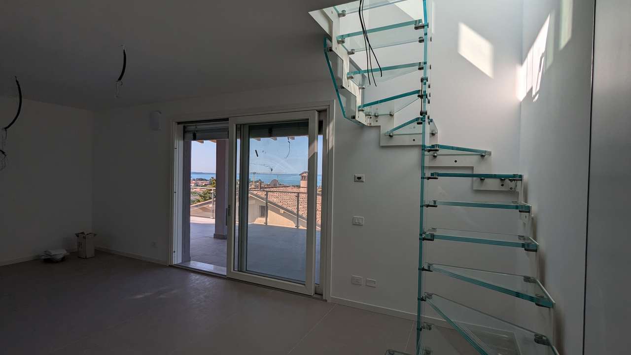Bardolino Neubau Luxus 3-ZI-Penthouse (App.6) Dachterrasse Blick Gardasee, Solar, Fahrstuhl, Garage,