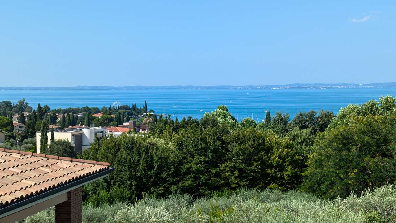Bardolino Neubau Luxus 3-ZI-Penthouse (App.5) Dachterrasse Blick Gardasee, Solar, Fahrstuhl, Garage,