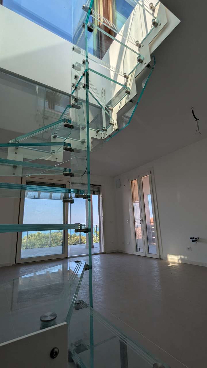Bardolino Neubau Luxus 3-ZI-Penthouse (App.5) Dachterrasse Blick Gardasee, Solar, Fahrstuhl, Garage,