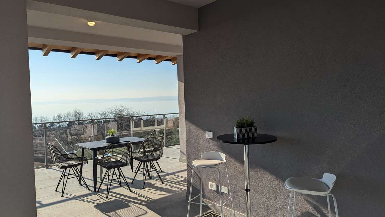 Bardolino Neubau Luxus 3-ZI-Penthouse (App.5) Dachterrasse Blick Gardasee, Solar, Fahrstuhl, Garage,