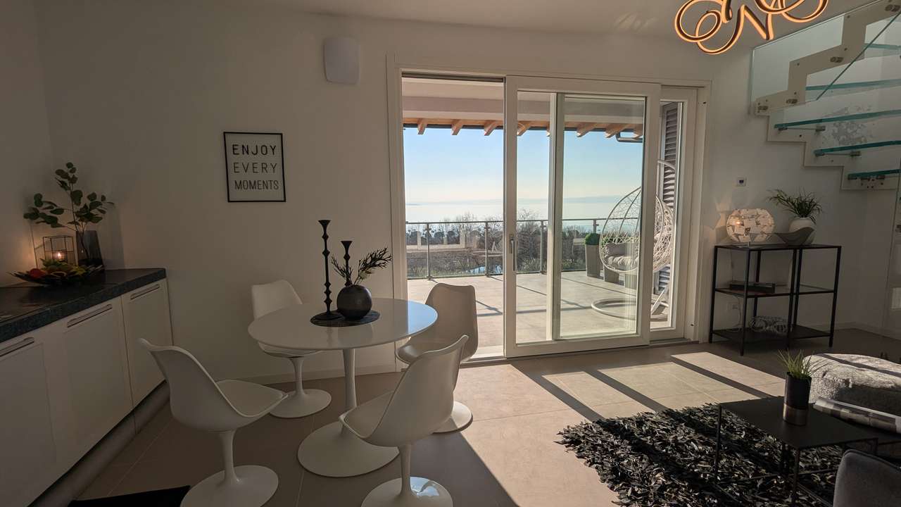 Bardolino Neubau Luxus 3-ZI-Penthouse (App.5) Dachterrasse Blick Gardasee, Solar, Fahrstuhl, Garage,