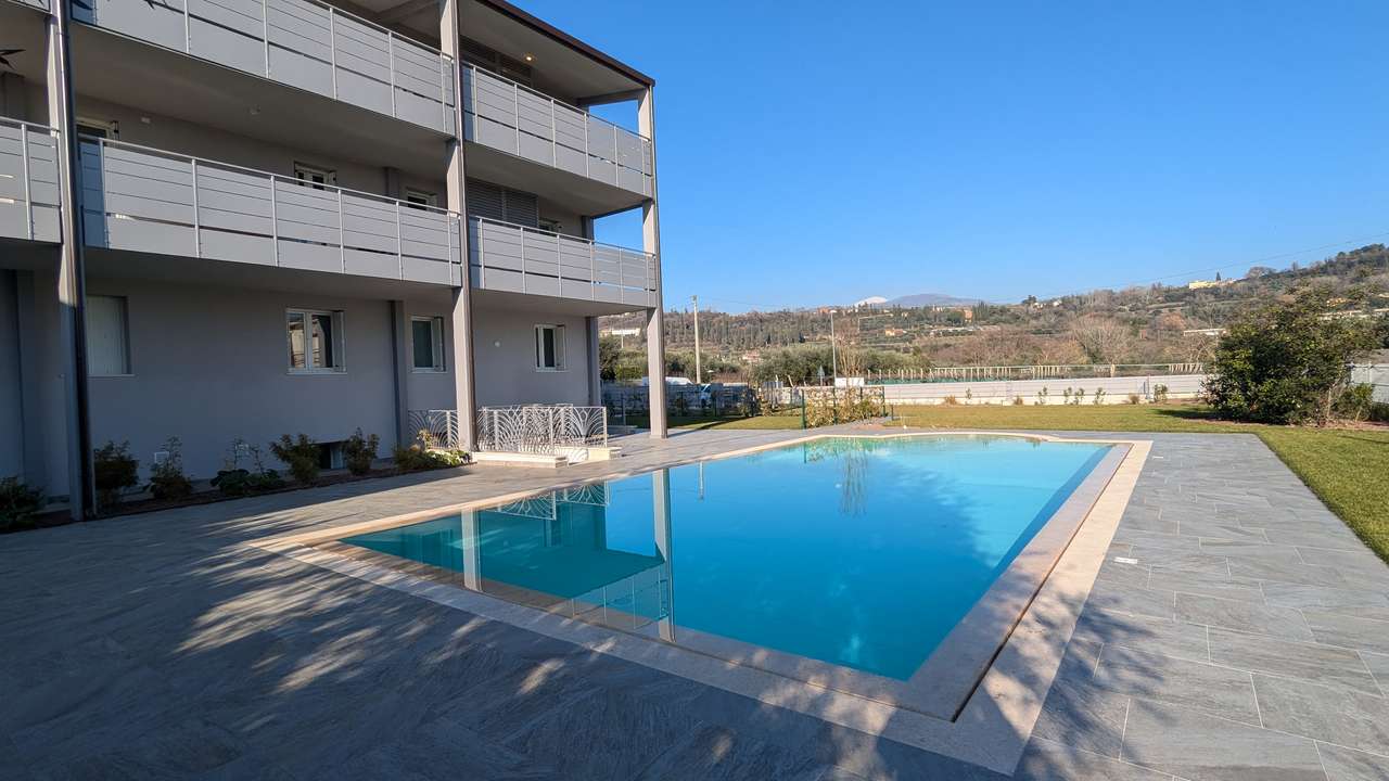 Bardolino Neubau (fertig)  Luxus 4-ZI-Wohnung (App.2) mit Garten, Fahrstuhl, Garage, Pool