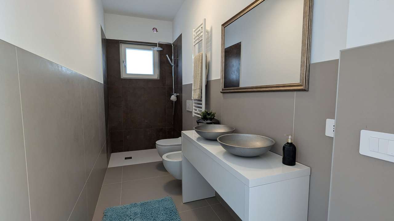 Bardolino Neubau (fertig)  Luxus 4-ZI-Wohnung (App.2) mit Garten, Fahrstuhl, Garage, Pool