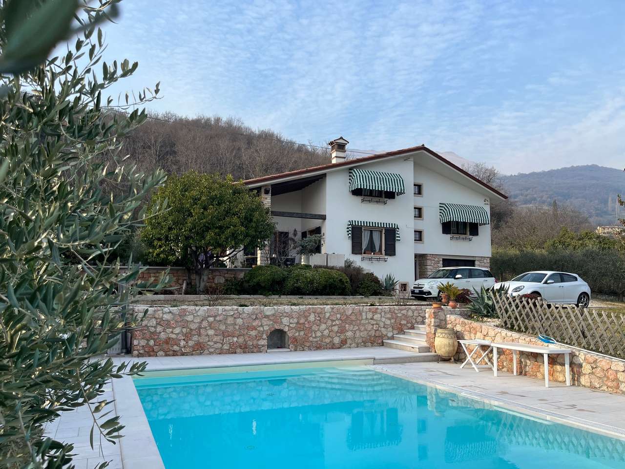 Pool-Villa mit Bergblick, 6 Zi.,rund 100 Olivenbäume, nahe dem Gardasee