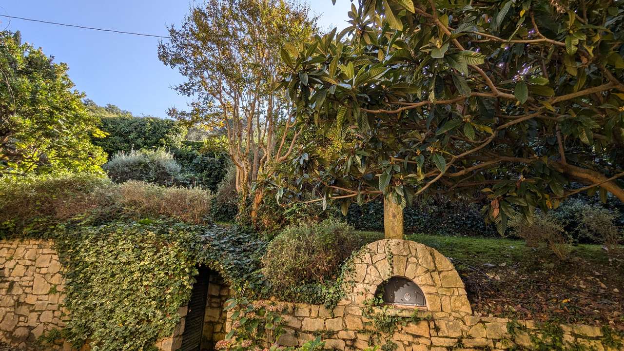 imposante Villa in 1.Linie am Gardasee Torri del Benaco mit viel Baupotential
