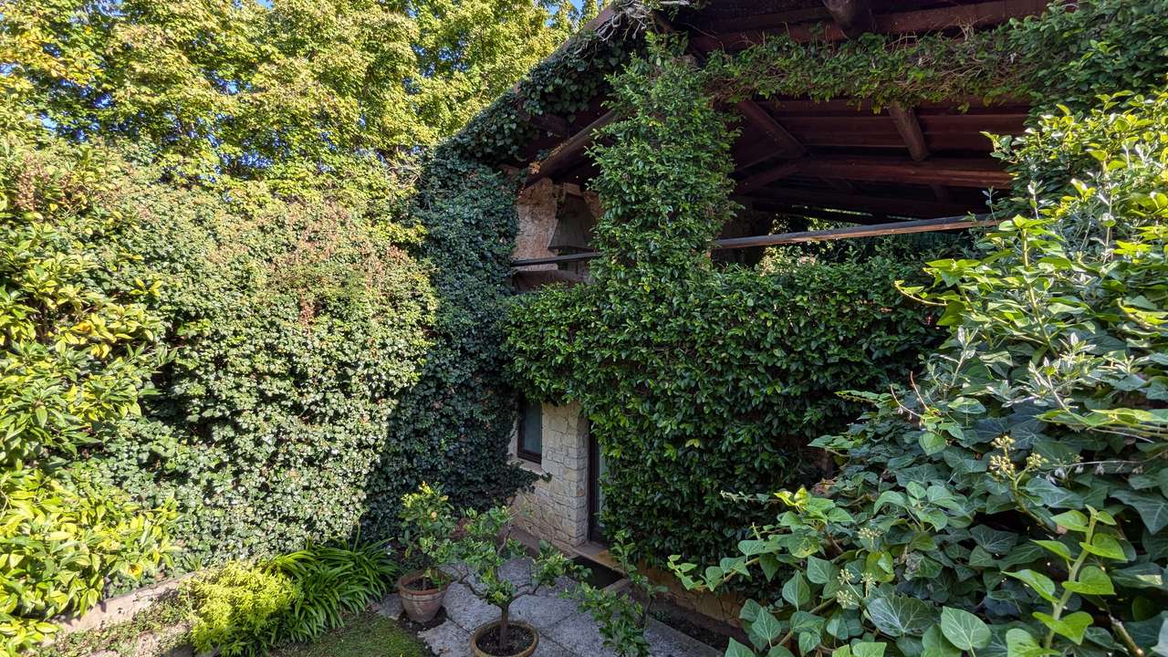 imposante Villa in 1.Linie am Gardasee Torri del Benaco mit viel Baupotential