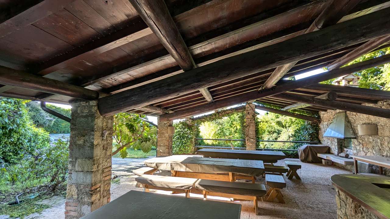 imposante Villa in 1.Linie am Gardasee Torri del Benaco mit viel Baupotential