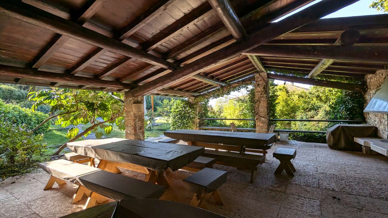 imposante Villa in 1.Linie am Gardasee Torri del Benaco mit viel Baupotential