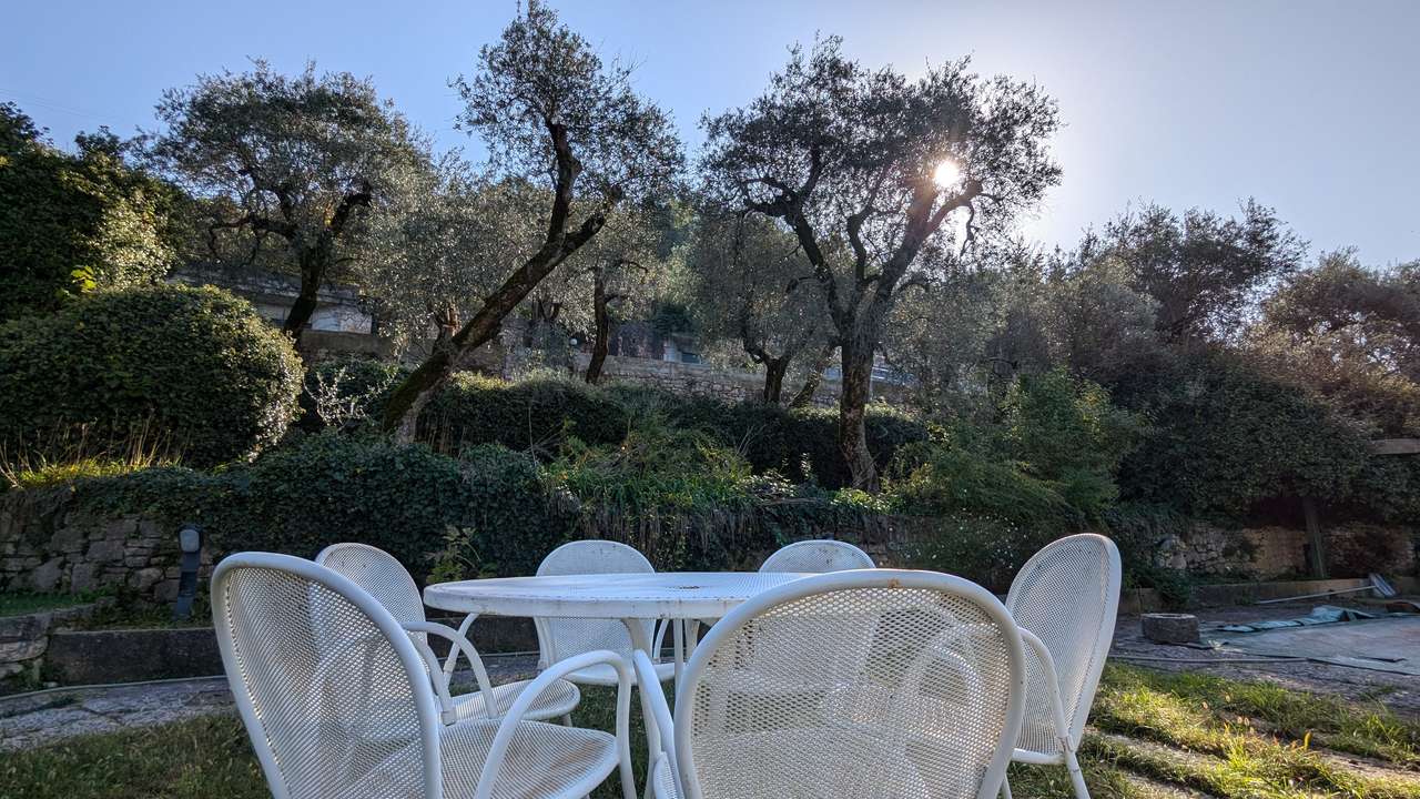 imposante Villa in 1.Linie am Gardasee Torri del Benaco mit viel Baupotential