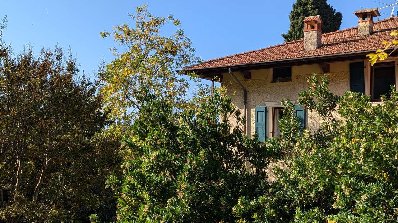 imposante Villa in 1.Linie am Gardasee Torri del Benaco mit viel Baupotential