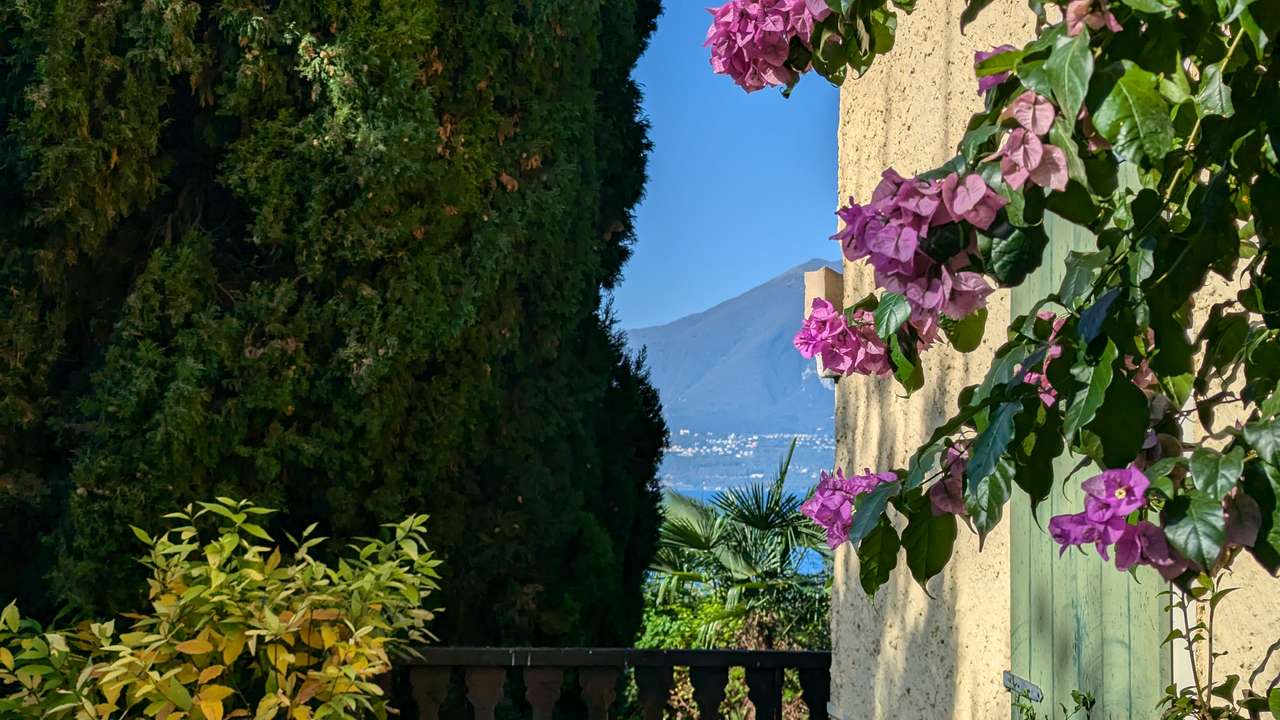 imposante Villa in 1.Linie am Gardasee Torri del Benaco mit viel Baupotential