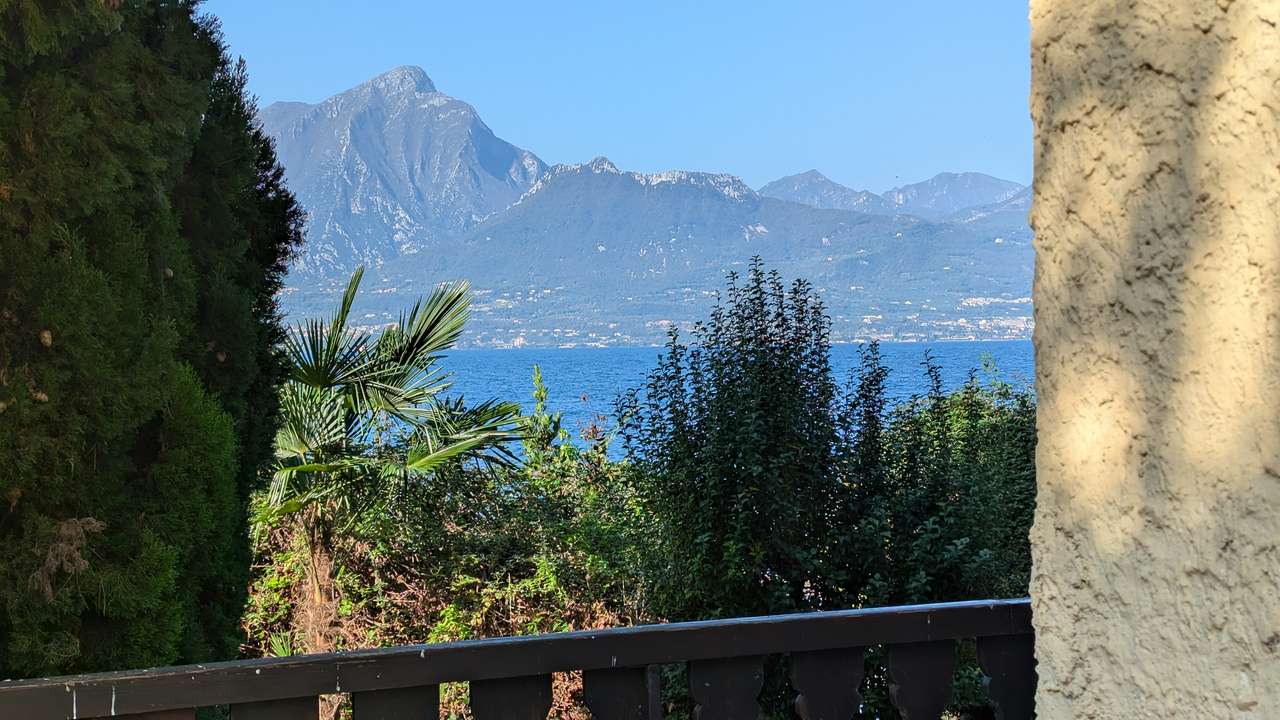 imposante Villa in 1.Linie am Gardasee Torri del Benaco mit viel Baupotential