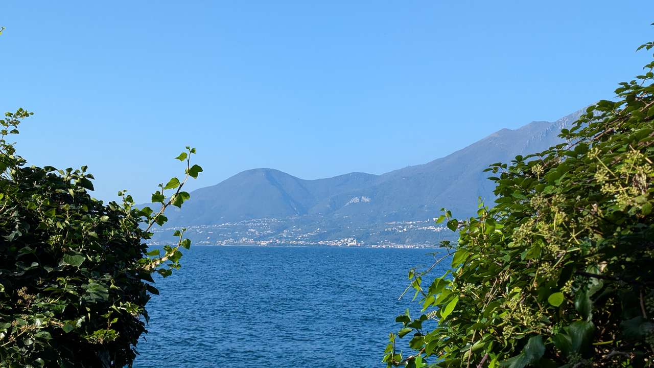 imposante Villa in 1.Linie am Gardasee Torri del Benaco mit viel Baupotential