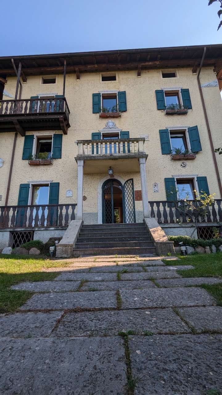 imposante Villa in 1.Linie am Gardasee Torri del Benaco mit viel Baupotential