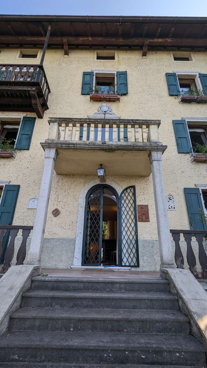 imposante Villa in 1.Linie am Gardasee Torri del Benaco mit viel Baupotential