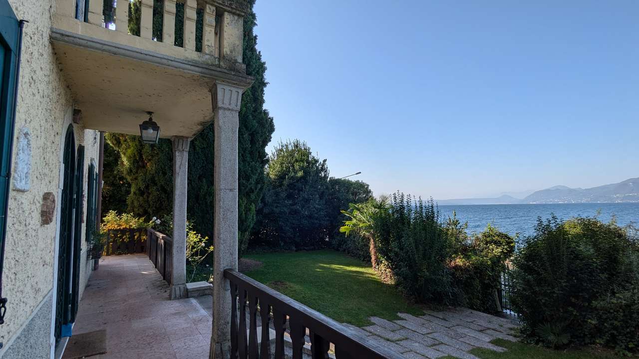 imposante Villa in 1.Linie am Gardasee Torri del Benaco mit viel Baupotential