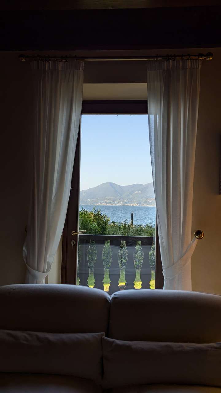 imposante Villa in 1.Linie am Gardasee Torri del Benaco mit viel Baupotential