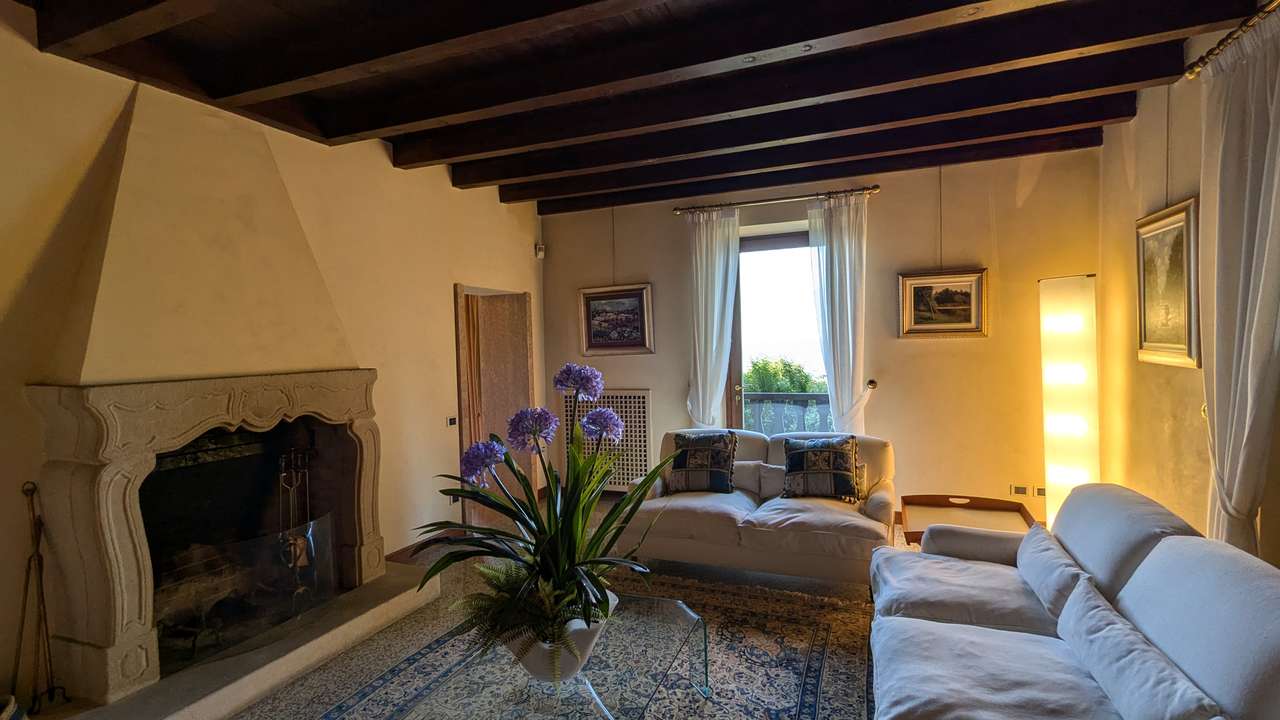 imposante Villa in 1.Linie am Gardasee Torri del Benaco mit viel Baupotential