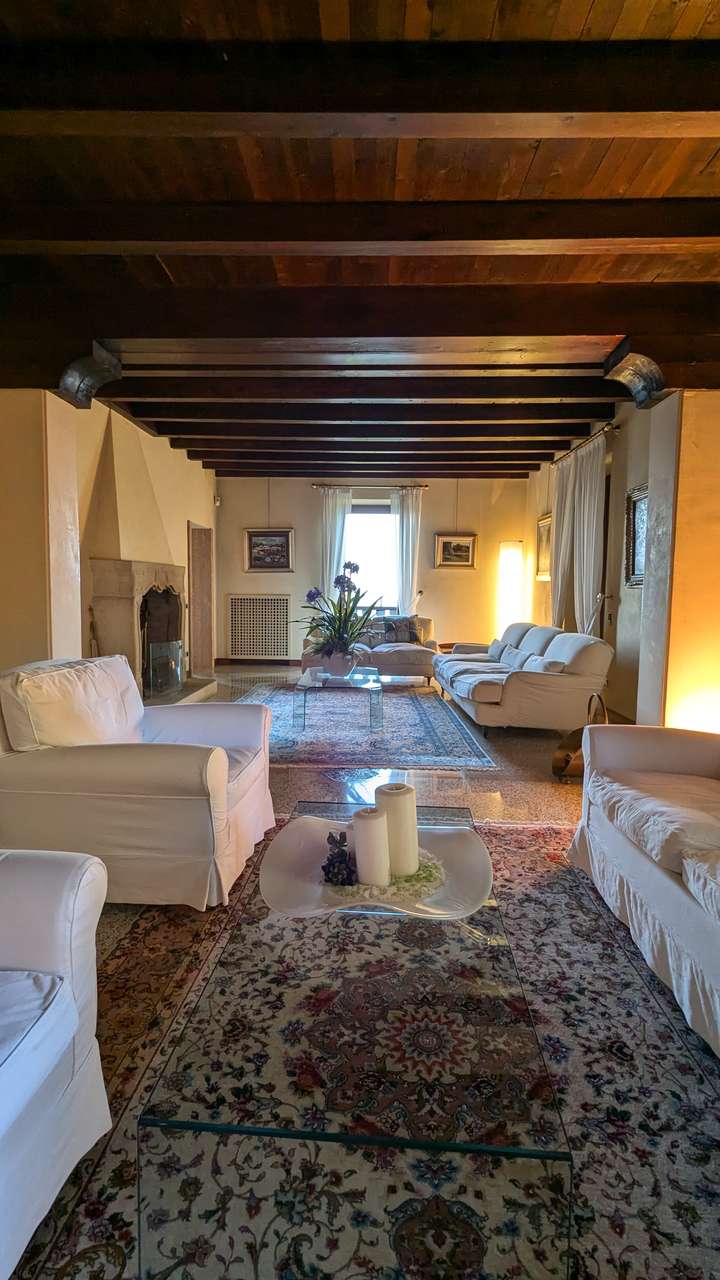 imposante Villa in 1.Linie am Gardasee Torri del Benaco mit viel Baupotential