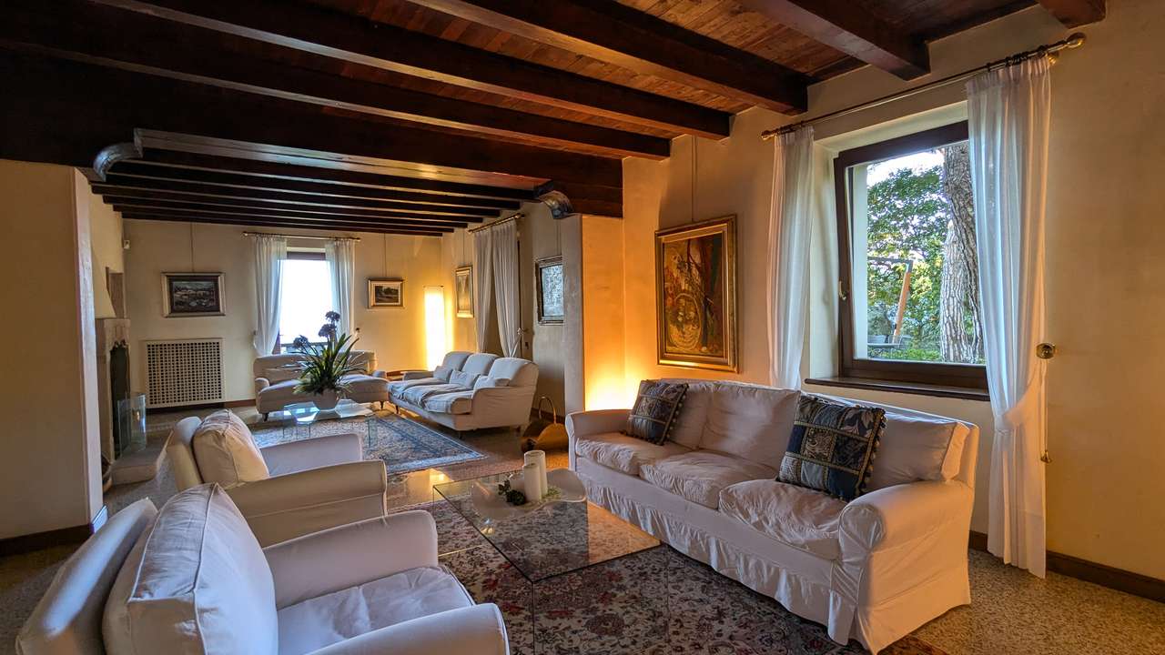 imposante Villa in 1.Linie am Gardasee Torri del Benaco mit viel Baupotential