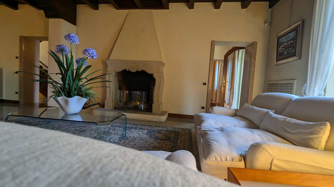 imposante Villa in 1.Linie am Gardasee Torri del Benaco mit viel Baupotential