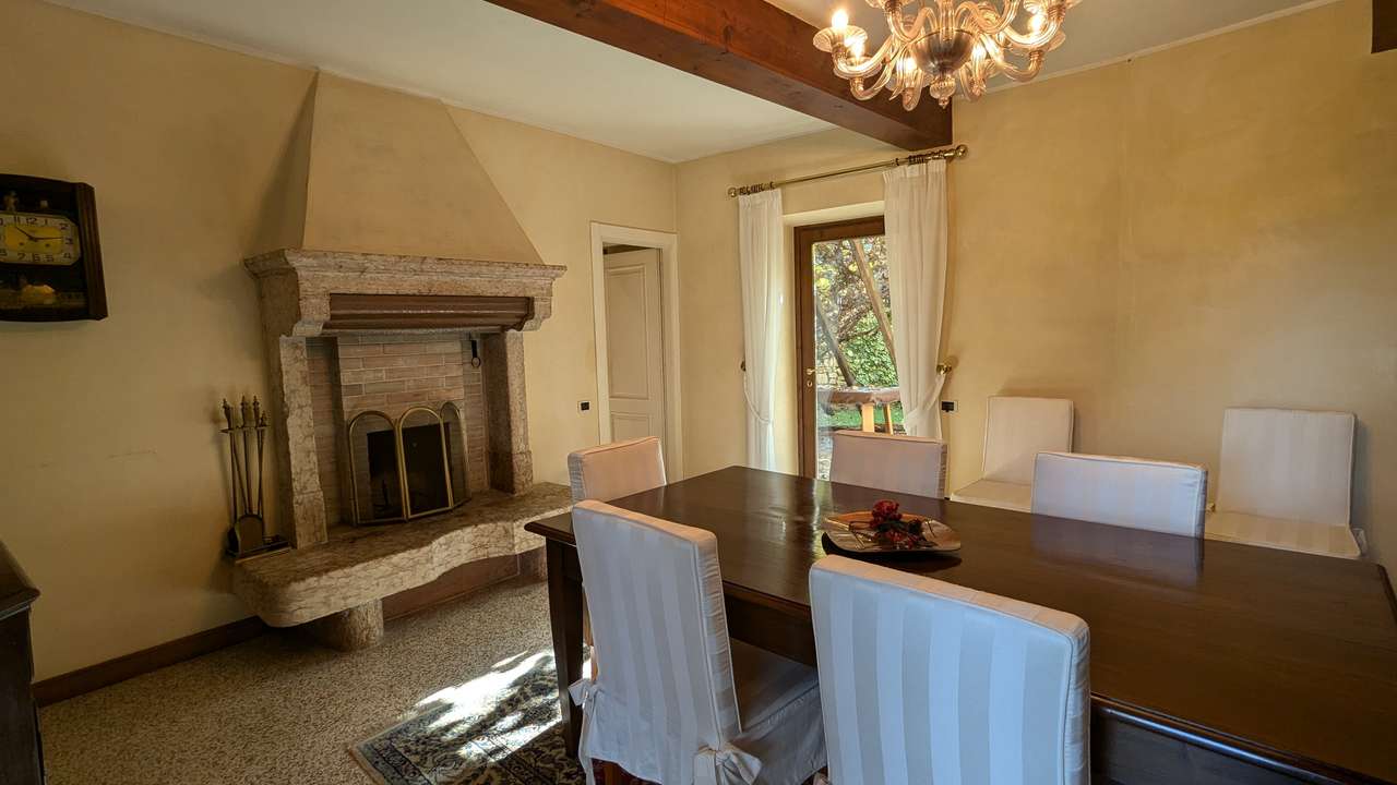 imposante Villa in 1.Linie am Gardasee Torri del Benaco mit viel Baupotential