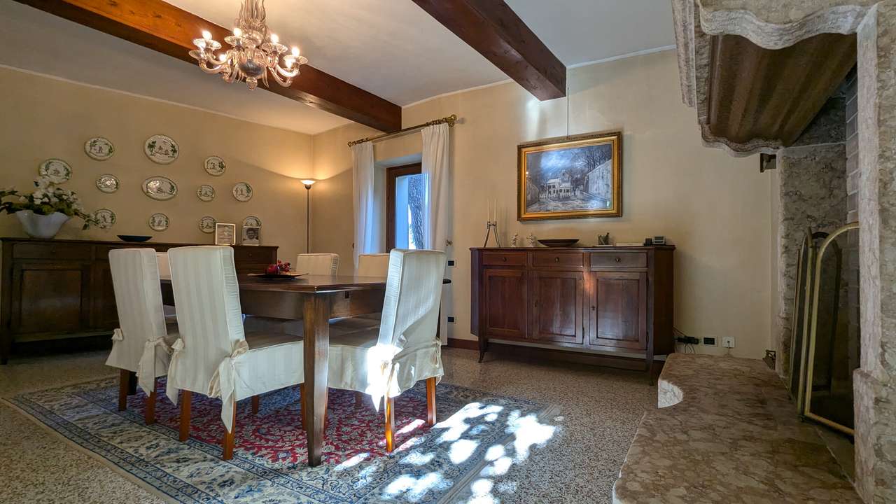 imposante Villa in 1.Linie am Gardasee Torri del Benaco mit viel Baupotential