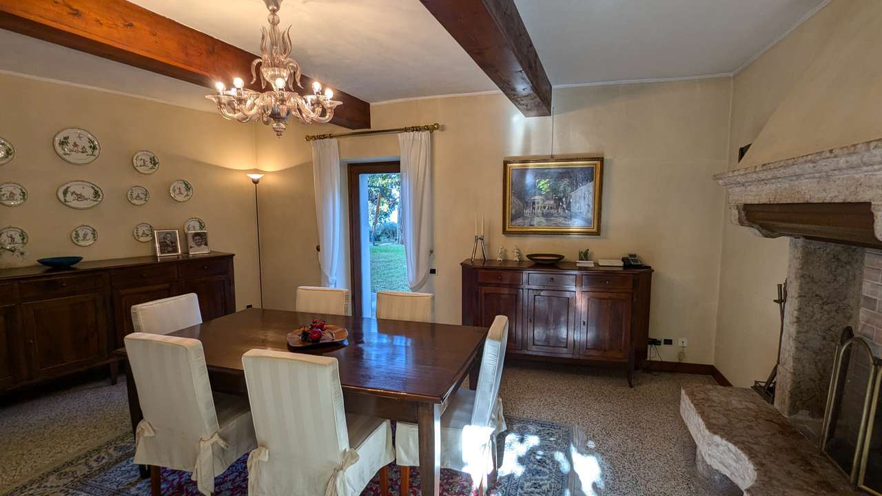 imposante Villa in 1.Linie am Gardasee Torri del Benaco mit viel Baupotential
