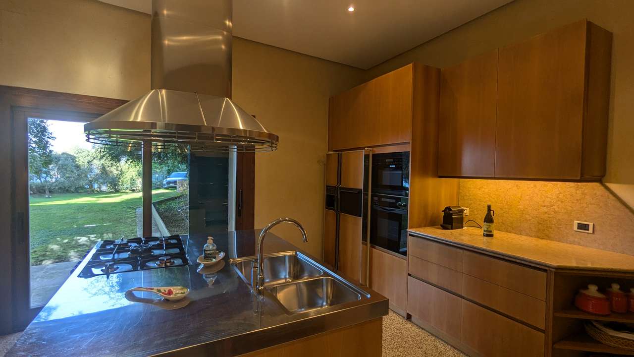 imposante Villa in 1.Linie am Gardasee Torri del Benaco mit viel Baupotential