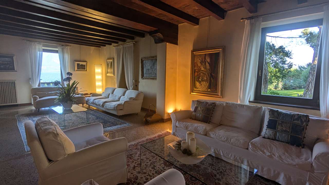 imposante Villa in 1.Linie am Gardasee Torri del Benaco mit viel Baupotential