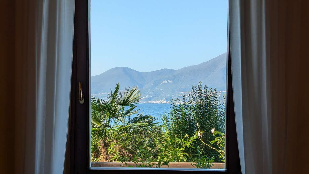 imposante Villa in 1.Linie am Gardasee Torri del Benaco mit viel Baupotential