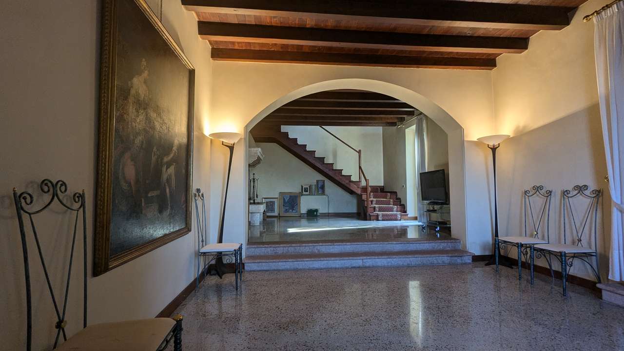 imposante Villa in 1.Linie am Gardasee Torri del Benaco mit viel Baupotential