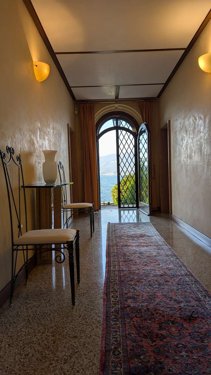 imposante Villa in 1.Linie am Gardasee Torri del Benaco mit viel Baupotential