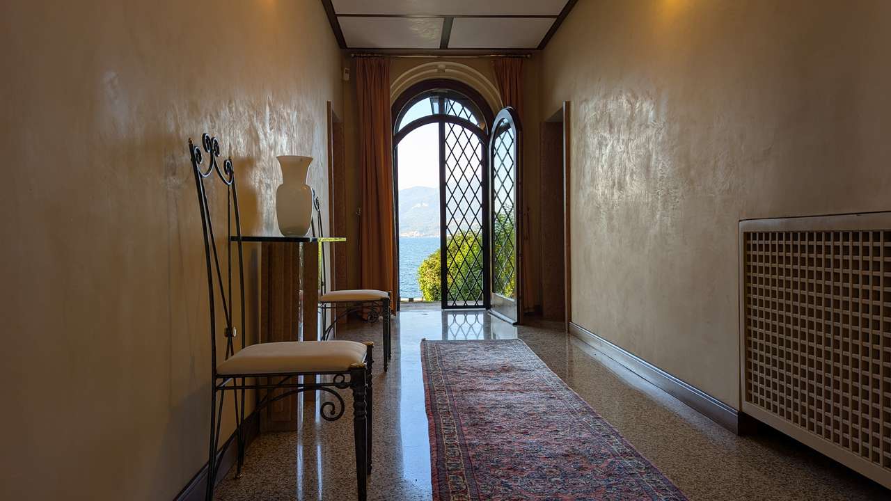 imposante Villa in 1.Linie am Gardasee Torri del Benaco mit viel Baupotential