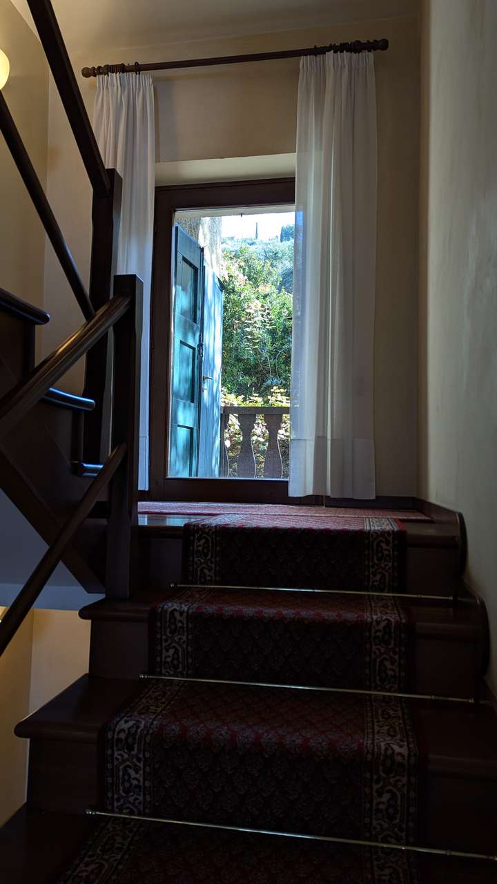 imposante Villa in 1.Linie am Gardasee Torri del Benaco mit viel Baupotential