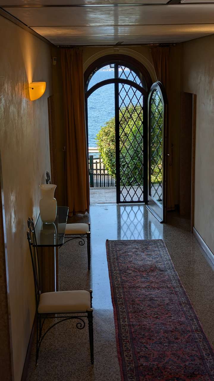 imposante Villa in 1.Linie am Gardasee Torri del Benaco mit viel Baupotential