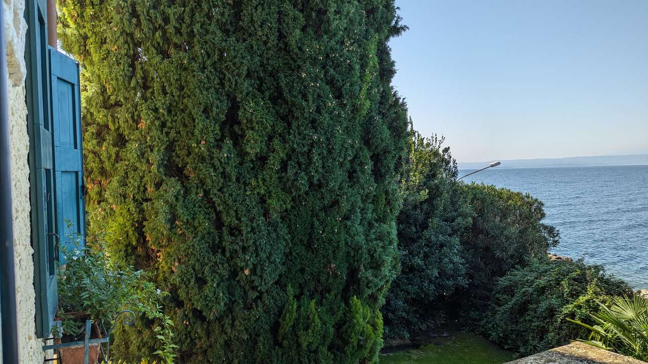 imposante Villa in 1.Linie am Gardasee Torri del Benaco mit viel Baupotential