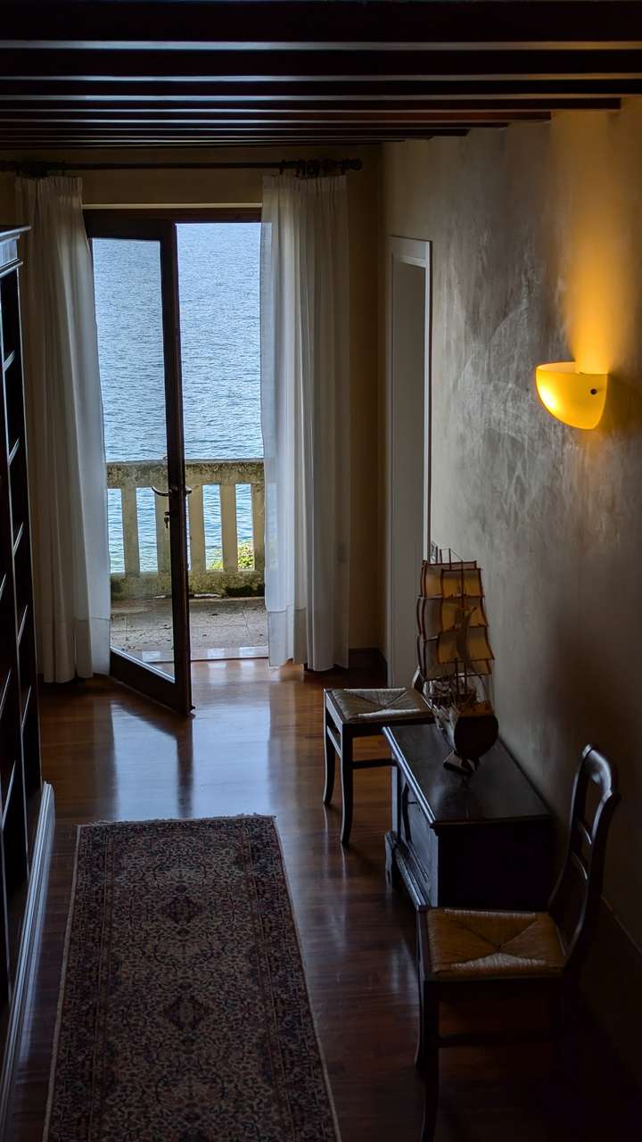 imposante Villa in 1.Linie am Gardasee Torri del Benaco mit viel Baupotential