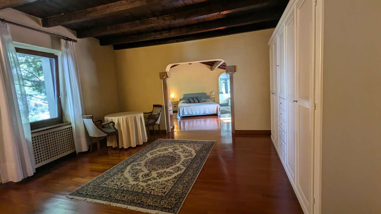 imposante Villa in 1.Linie am Gardasee Torri del Benaco mit viel Baupotential