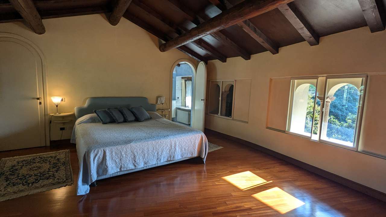 imposante Villa in 1.Linie am Gardasee Torri del Benaco mit viel Baupotential