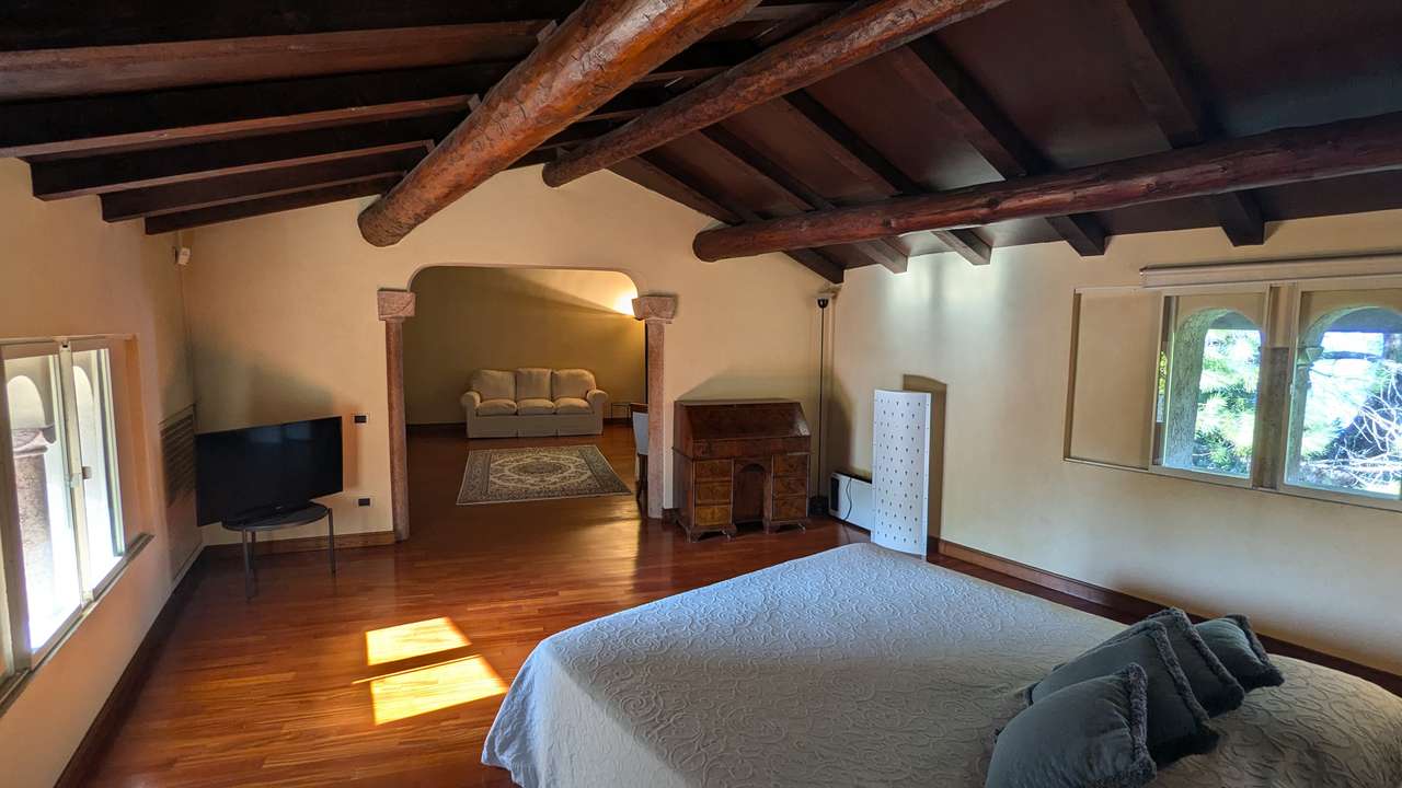 imposante Villa in 1.Linie am Gardasee Torri del Benaco mit viel Baupotential