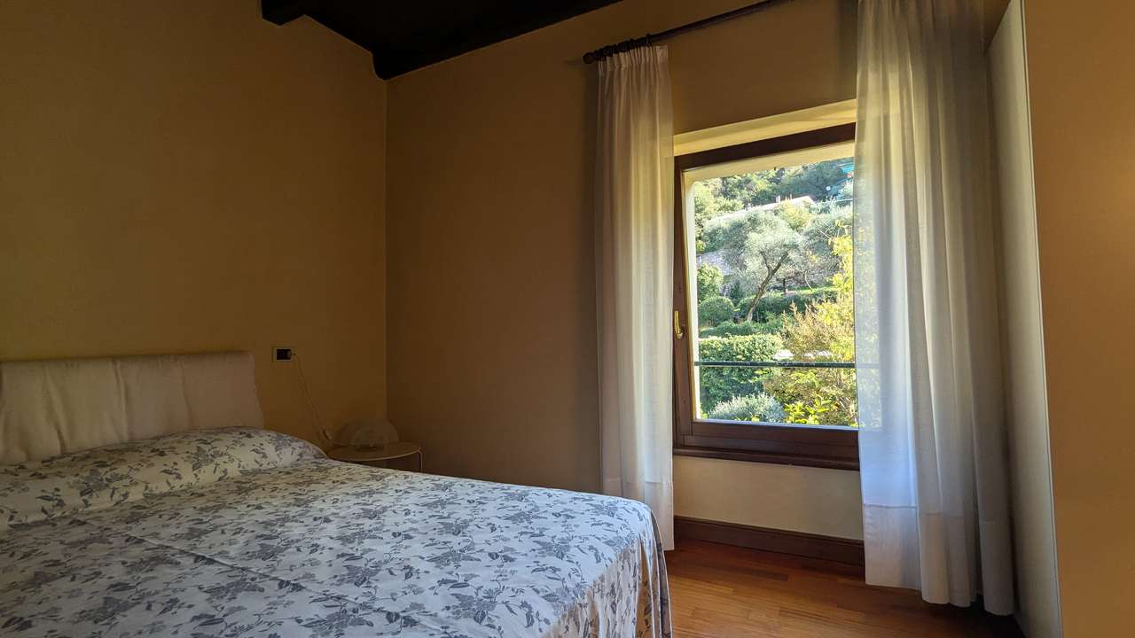 imposante Villa in 1.Linie am Gardasee Torri del Benaco mit viel Baupotential