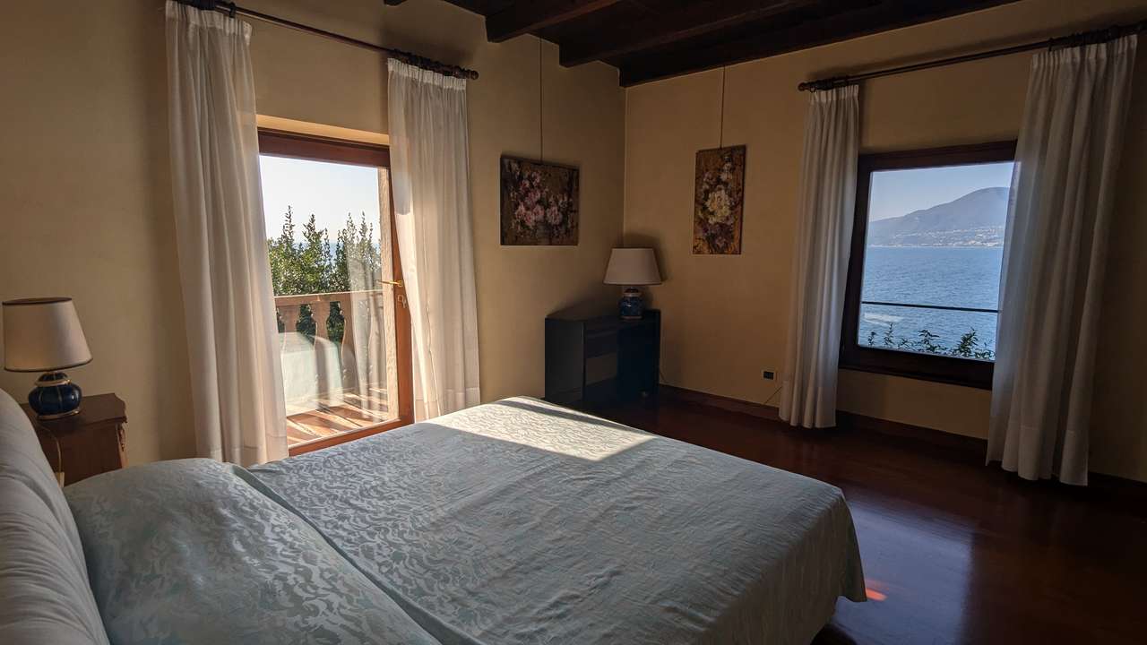imposante Villa in 1.Linie am Gardasee Torri del Benaco mit viel Baupotential