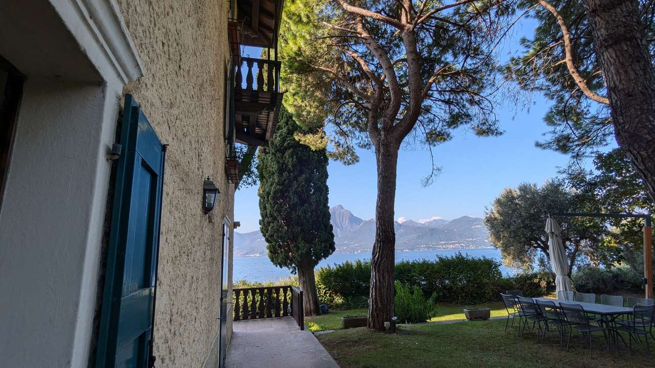 imposante Villa in 1.Linie am Gardasee Torri del Benaco mit viel Baupotential