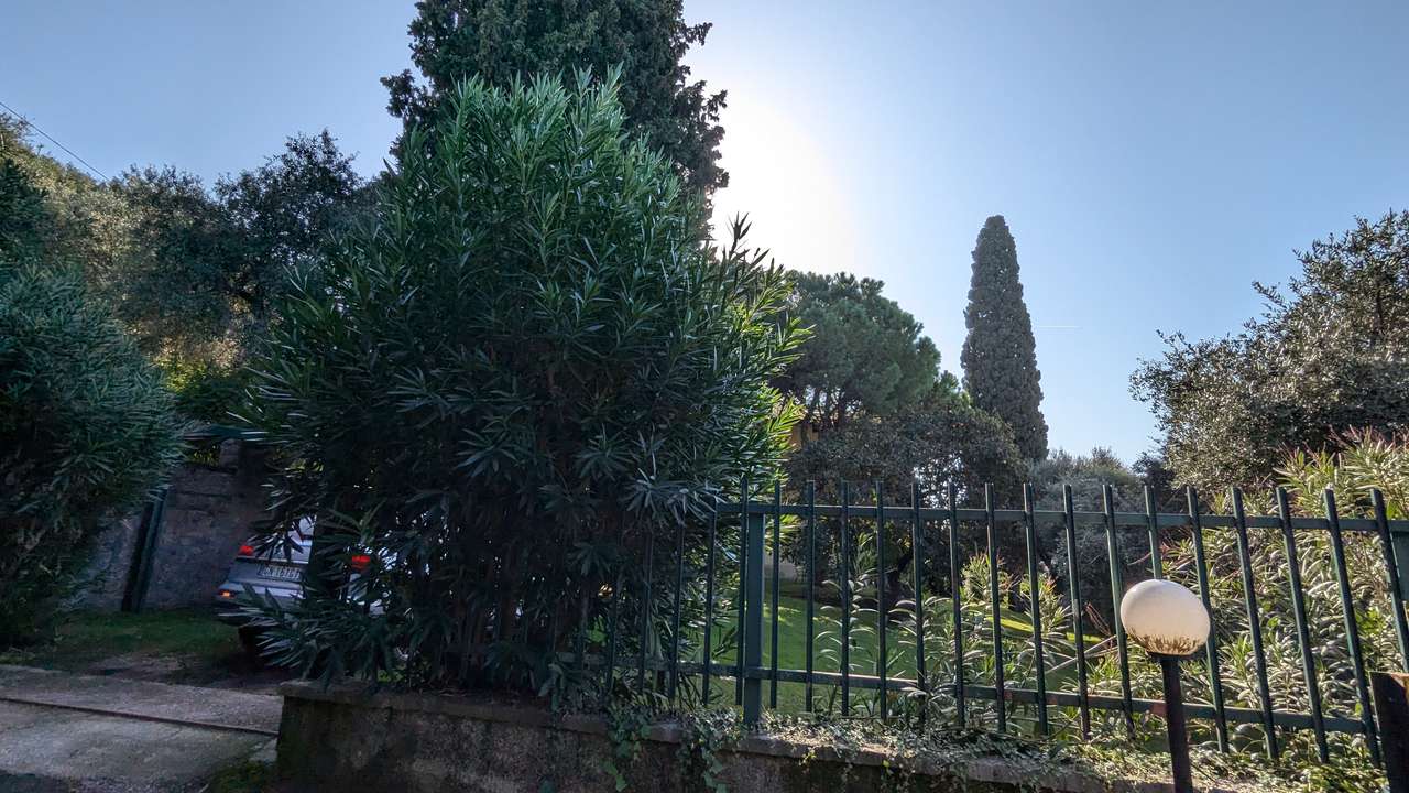 imposante Villa in 1.Linie am Gardasee Torri del Benaco mit viel Baupotential
