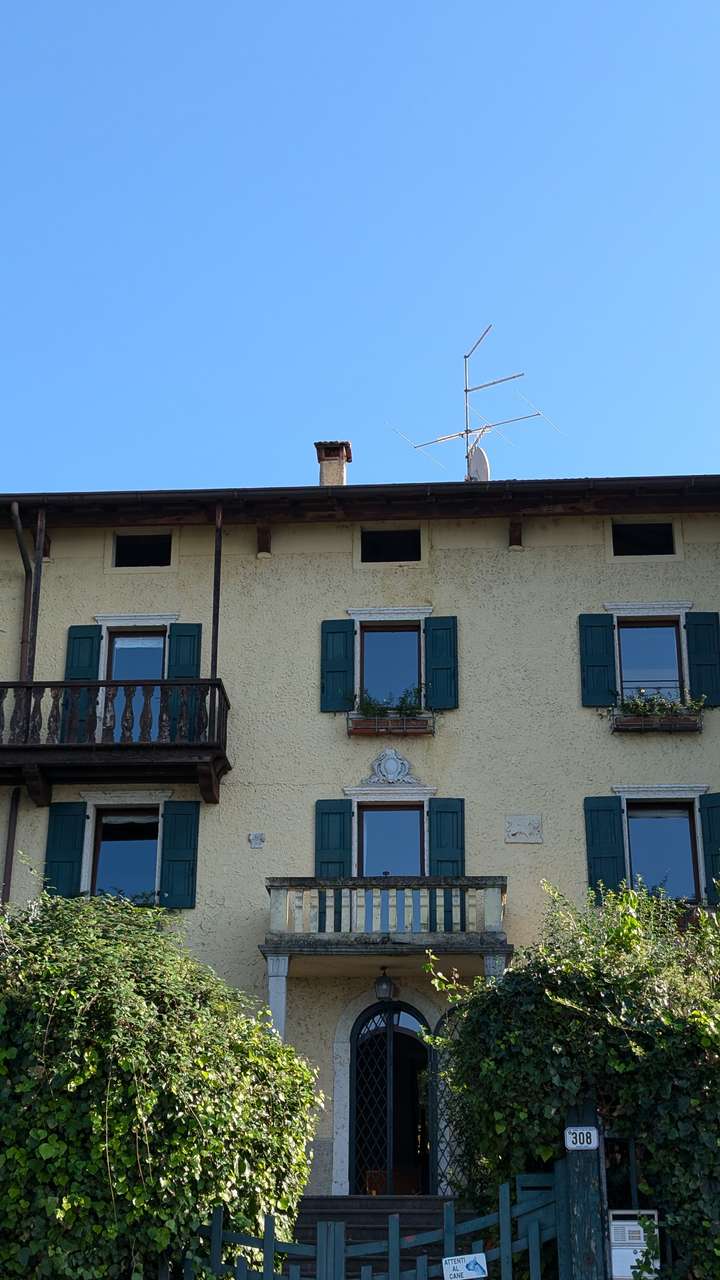 imposante Villa in 1.Linie am Gardasee Torri del Benaco mit viel Baupotential