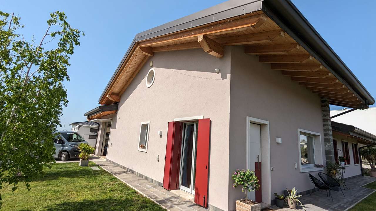 4-5 Zi. Villa in guter Wohnlage nahe Lazise, moderne Haustechnik, Wärmepumpe, Pool, Gardasee
