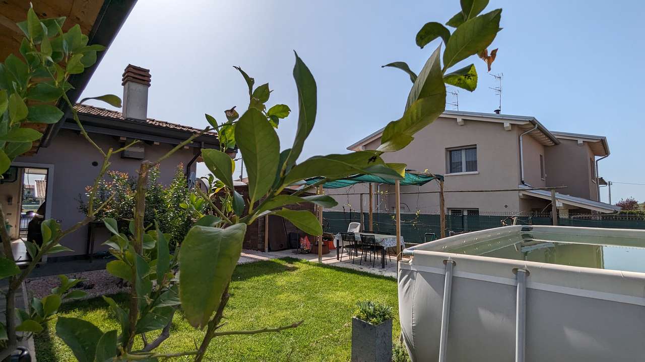 4-5 Zi. Villa in guter Wohnlage nahe Lazise, moderne Haustechnik, Wärmepumpe, Pool, Gardasee